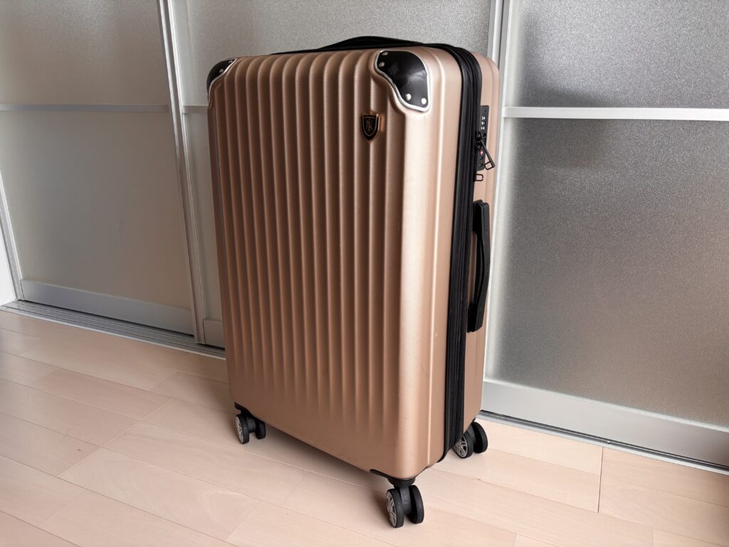 New Tripスーツケース Lサイズ シャンパンゴールド 斜めから見た全体